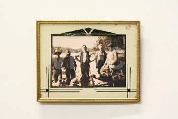 Art, Photo, CLEARABLE, B&W, GROUP OF MEN W/RIFLES, GOLD ANTIQUE TABLETOP FRAME, METAL, GREY