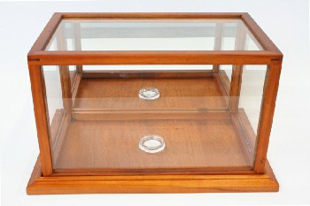 Cabinet, Display, TABLETOP SHADOW BOX / SHOWCASE, GLASS SIDES (1 MIRRORED INSIDE), WOODEN FRAME, REMOVEABLE TOP, MOUNT FOR SPORTS BALL / COLLECTIBLE INSIDE, GLASS, CLEAR
