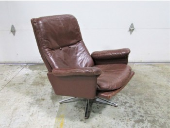 Chair, Armchair, SWIVEL/TILT, 2 BUTTON BACK, LEATHER, BROWN
