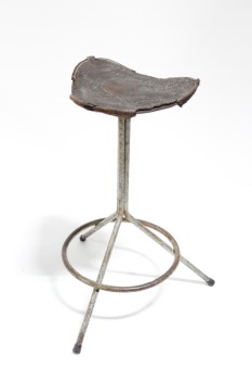 Stool, Misc, VINTAGE, INDUSTRIAL,TRIPOD BASE W/FOOT RING, DISTRESSED/CRACKED LEATHER SEAT, AGED, METAL, GREY