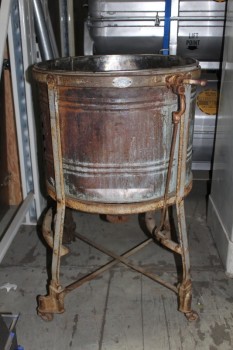 Laundry, Washer, EARLY 20TH CENTURY WASHING MACHINE, COPPER DRUM, RUSTY METAL LEGS, SMALL WHEELS, RUSTIC, AGED, METAL, RUST