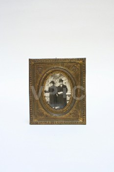 Art, Photo, CLEARABLE, B&W, MAN W/WOMAN IN COATS, 1939, ORNATE BRASS FRAME, METAL, GREY