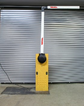 Street, Parking , PARKING LOT BARRIER, YELLOW POST ON FLAT METAL BASE W/ARM - Paint Colour & Function Not Guaranteed, May Not Be Exactly As Pictured - Some Productions Have Had Success Wiring This Item To Work, METAL, YELLOW