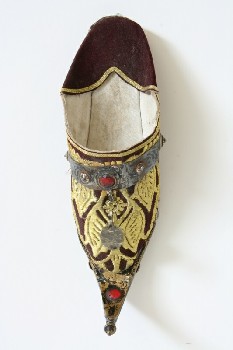Decorative, Feet, DECORATIVE SLIPPER SHOE W/POINTED TOE, METAL SOLE, GOLD EMBROIDERY, FABRIC, BURGUNDY